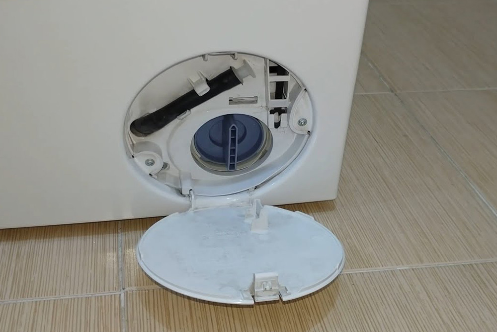 Çamaşır Makinesi Tahliye (Pompa) Filtre Alt Kapağı Açılmıyor? Nasıl Açılır?